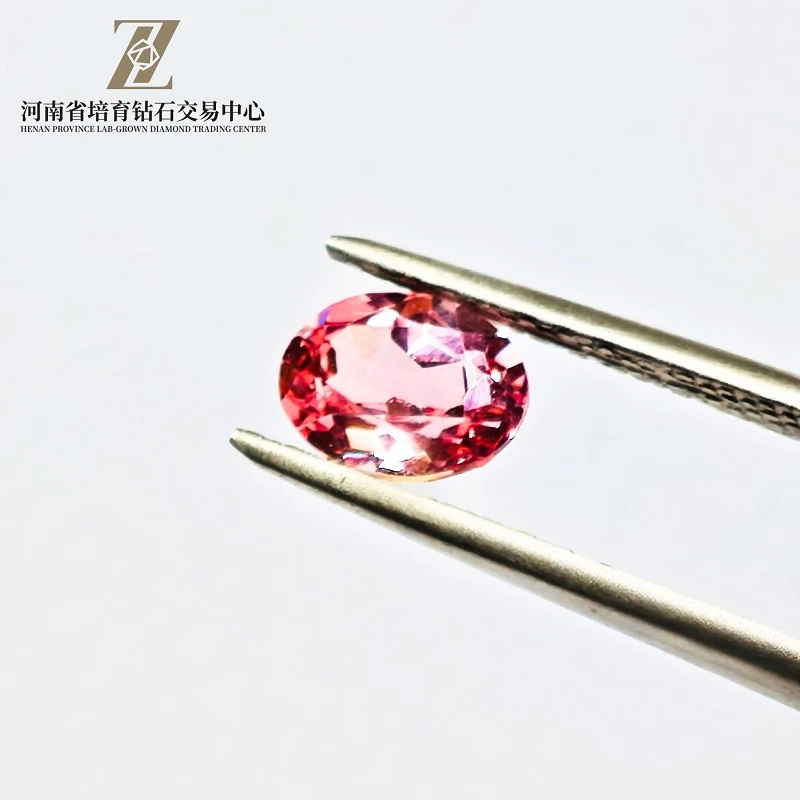 Laboratoire de 1,705 carats-Cabochon de saphir Padparadscha créé